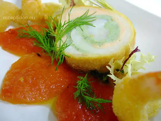 Rolle von der Scholle und Lachs auf Ofentomaten mit Garnelen im knusprigen Kokosmantel