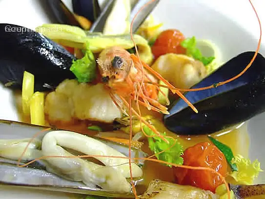 Bouillabaisse Fischsuppe mit Safran