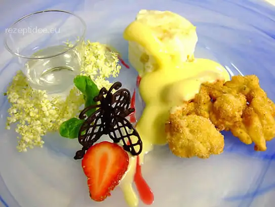 Gebackene Holunderblüte mit Parfait und Holunderessenz