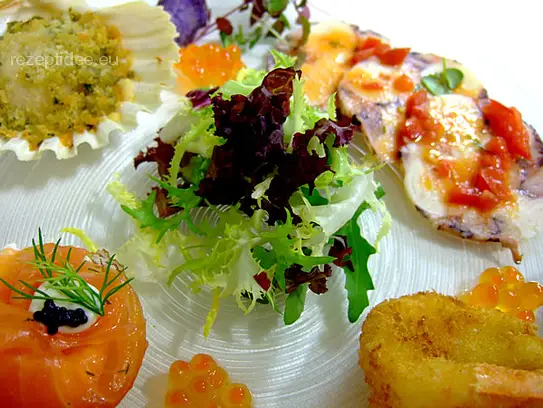 Variation vom Fisch mit marinierten Salaten und Lachskaviar