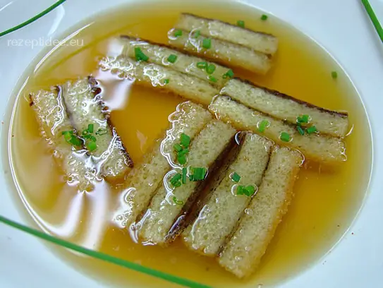 Kräftige Rinderbrühe mit Milzschnitten