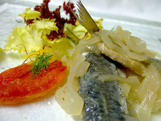Eingelegte Sardinenfilets in Zwiebelmarinade