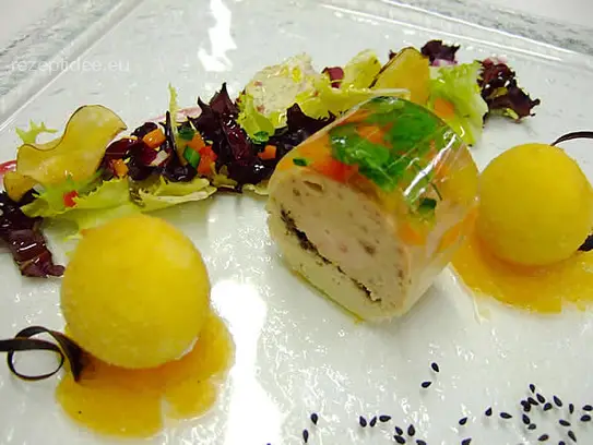 Perlhuhnterrine mit Morcheln im Gemüsegeleemantel und gebackenen Ziegenkäsepralinen