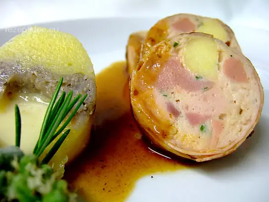Rolle vom Milchferkel im Rohschinkenmantel an Polentatimbal