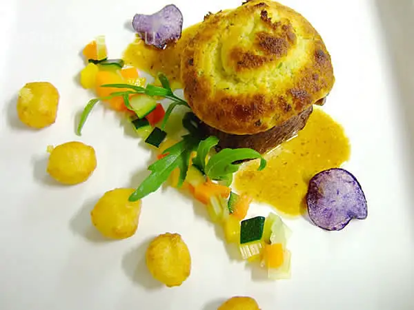 Rinderfilet mit Sauce Hollandaise überbacken mit frittierten ...