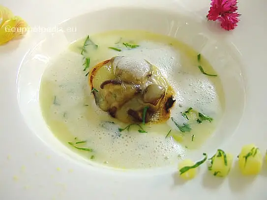 Polentacremesuppe mit gratinierten Steinpilzetoast