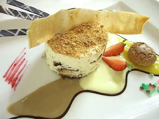 Tiramisù mit Amaretti-Kekse auf Kaffee und Mascarpone Sauce