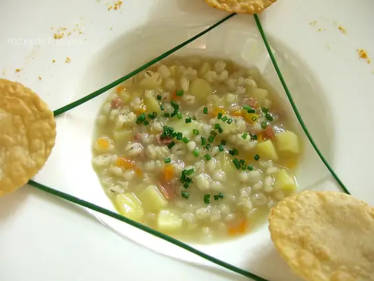 Gerstesuppe mit frittierten Krautirtlen