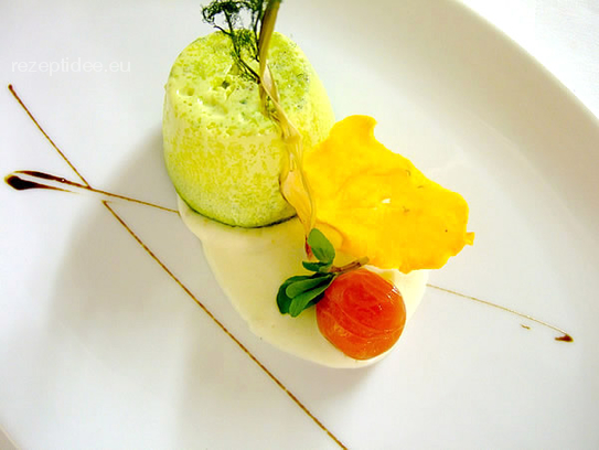 Spinatflan auf Gorgonzolacreme