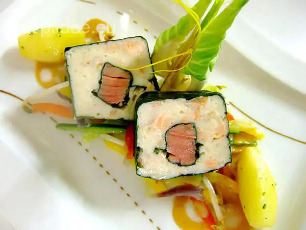 Warme Terrine vom Lachs, Seezunge und Thunfisch im Mangoldmantel auf ...