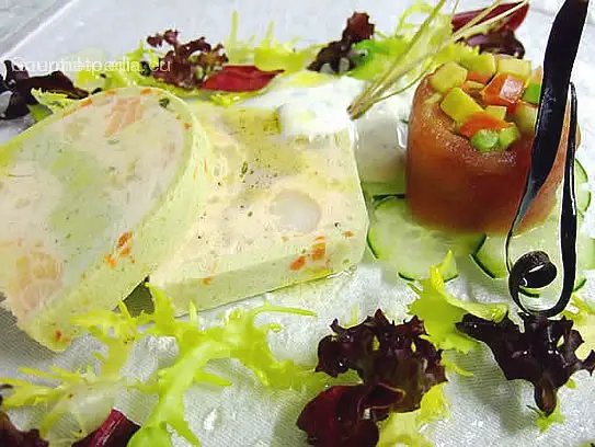 Terrine vom Hummer, Brokkoli und Lauch an frischer Thunfischrolle mit ...