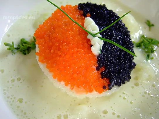 Blumenkohlschaumsuppe mit Kaviartoast