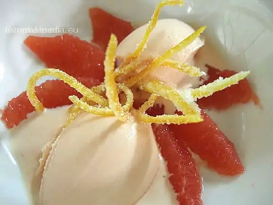 Orangensorbet mit Campari und Grapefruitfilets