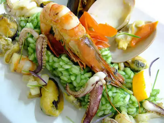 Basilikumrisotto mit sautierten Meeresfrüchten