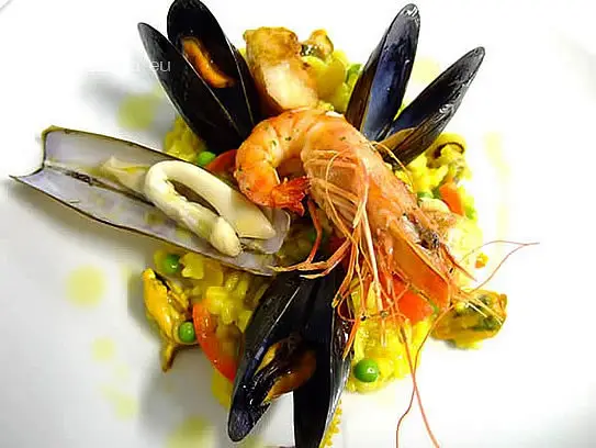Paella Valenciana von Meeresfrüchten