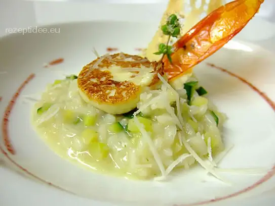 Risotto mit Zucchini und gegrillten Käsetaler