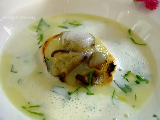 Polentacremesuppe mit gratinierten Steinpilzetoast