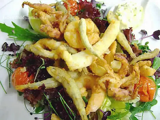 Frittierte Meeresfrüchte mit Remouladensauce