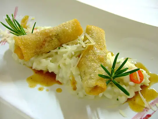 Rosmarin Risotto mit Frühlingsrollen vom Rohschinken und Frischkäse