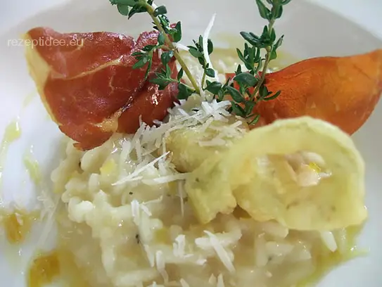 Risotto mit Zitrone und Thymian, Artischocke in Tempura und Rohschinkenchips