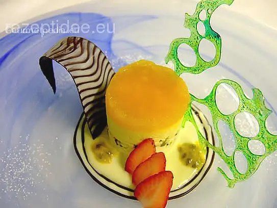 Parfait von der Passionsfrucht mit Pistazien und Bitter Schokolade auf ...