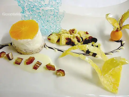 Parfait vom Lebkuchen mit Orange an Panetone und Datteln