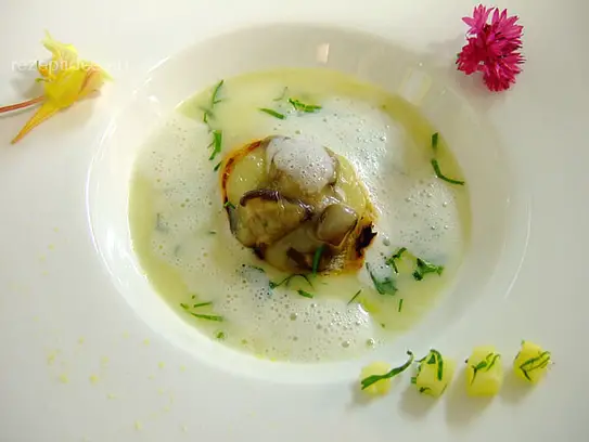 Polentacremesuppe mit gratinierten Steinpilzetoast