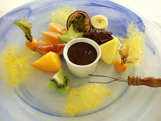 Schokoladefondue mit exotische Früchten
