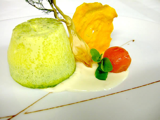 Spinatflan auf Gorgonzolacreme
