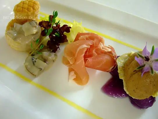 Wildlebermousse mit Voul au Vent mit Champignonsauce und Rohschinken